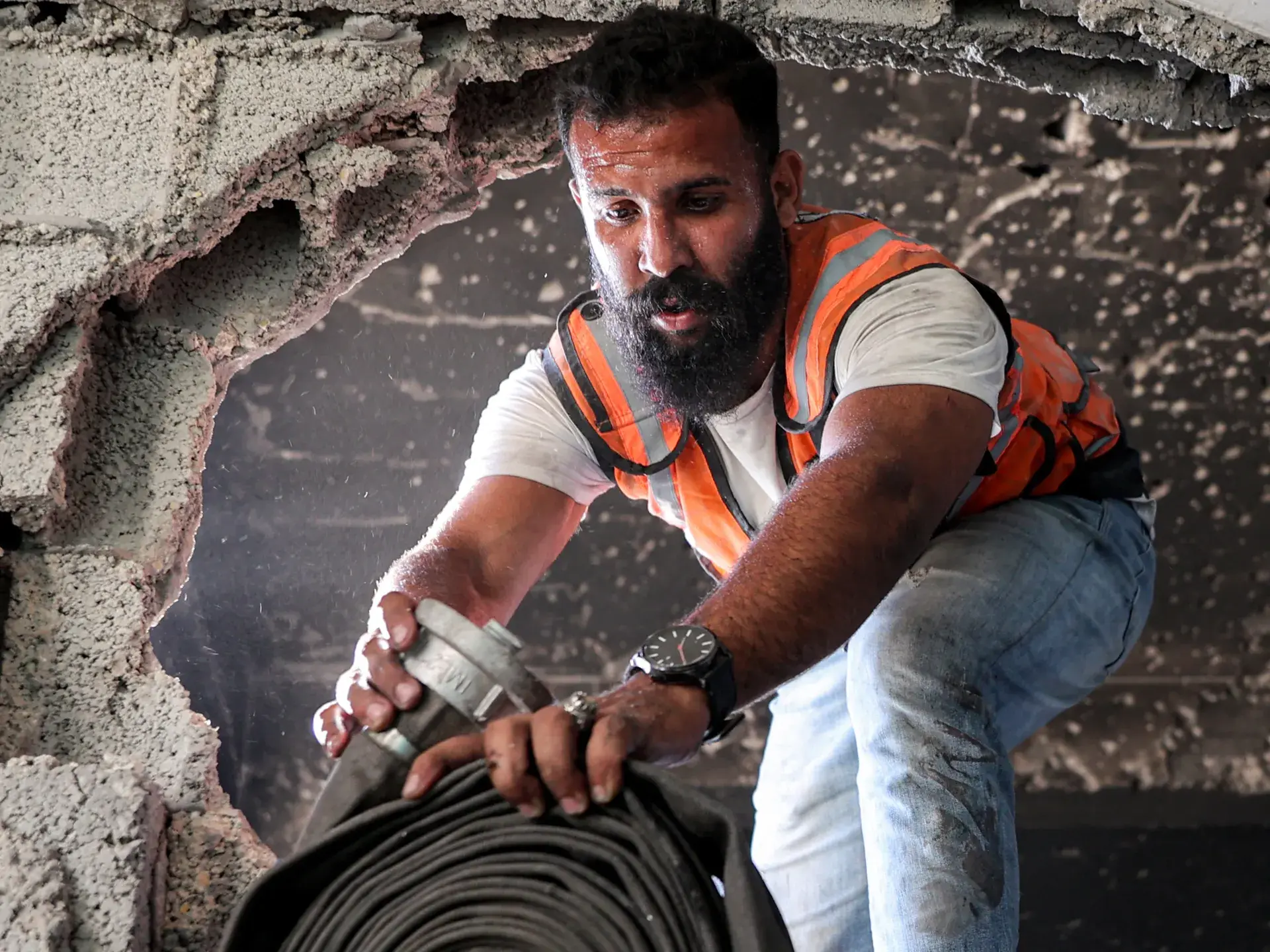 Qəzzanın mülki müdafiəsinə riskli könüllü axını