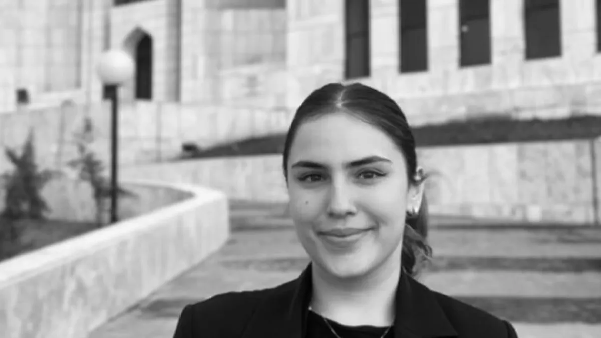 Mahnoor Ömər Pakistanı aybaşı bərabərsizliyinə görə məhkəməyə verdi