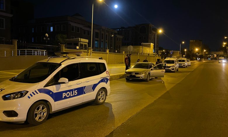 Adıyaman Valiliği önünde polisleri harekete geçiren otomobil