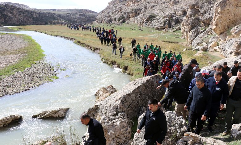 Ağrı'daki Murat Kanyonu'nda 1000 kişinin katılımıyla cumhuriyet yürüyüşü gerçekleştirildi