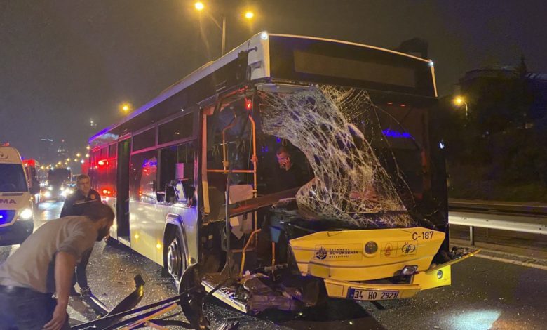 Ataşehir'de feci kaza: İETT otobüsü, minibüse çarptı