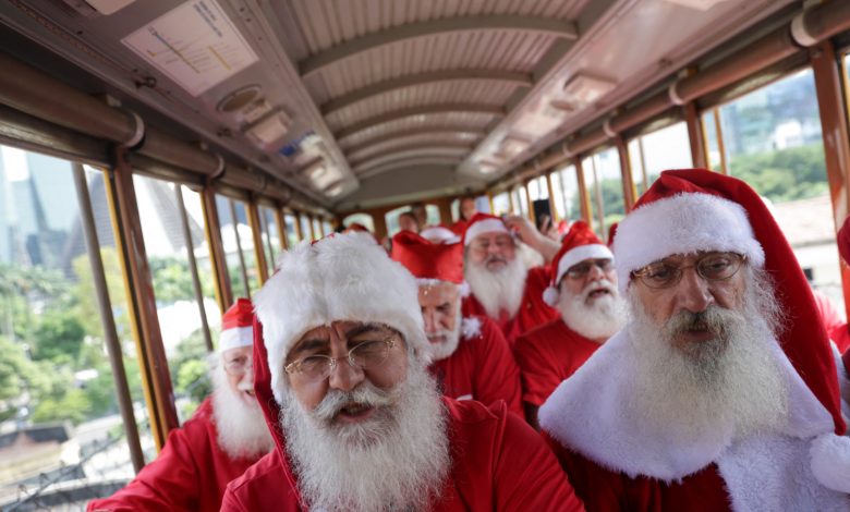 Brezilya'da 'Noel Baba Okulu' öğrencileri mezun oldu