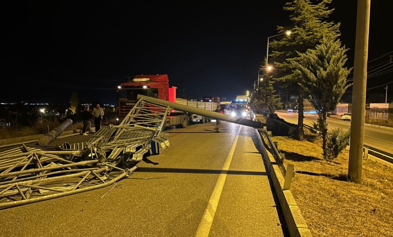 Burdur'da dorsesi açık unutulan kamyon ortalığı birbirine kattı