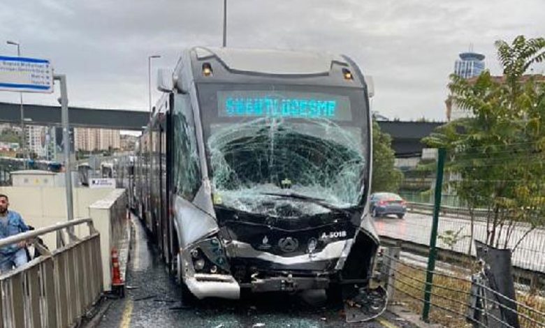 İstanbul'da metrobüs kazası