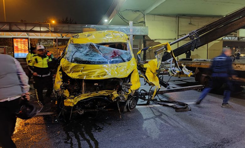 İstanbul'da trafik kazası! Takla atan minibüste 1 kişi öldü, 4 kişi yaralandı