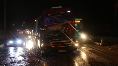 Burdur'da kırmızı ışıkta duramayan TIR, kamyon ve otobüse çarptı