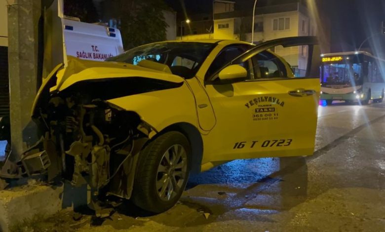 Bursa'da taksi ile motosiklet birbirine girdi: 6 yaralı 