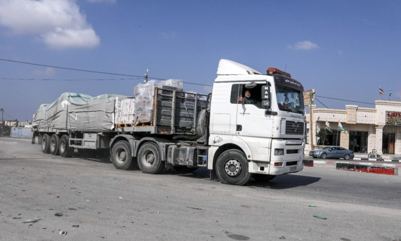 Gazze'ye insani yardım taşıyan 65 TIR daha bölgeye ulaştı 