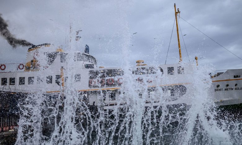 İstanbul'da bazı vapur seferleri hava muhalefeti nedeniyle iptal edildi