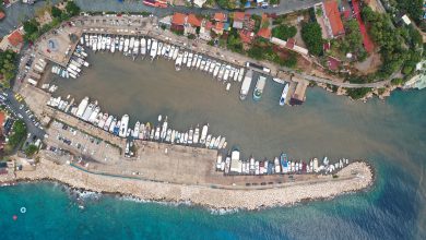 Kaş'ta denizin rengi değişti: Yağmur ertesinde su kahverengi oldu