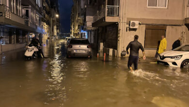 Kuvvetli fırtına ve sağanak yağış birçok ili etkiledi! Deniz taştı, sirenler çaldı