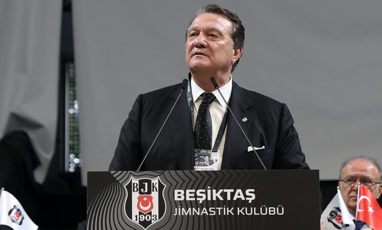 Beşiktaş'ın yeni başkanı Hasan Arat'tan ilk açıklama: "Beşiktaş bugün çok büyük bir demokrasi dersi vermiştir"