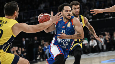 Dev derbide gülen taraf Anadolu Efes oldu