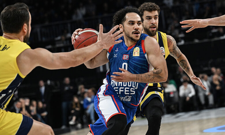 Dev derbide gülen taraf Anadolu Efes oldu