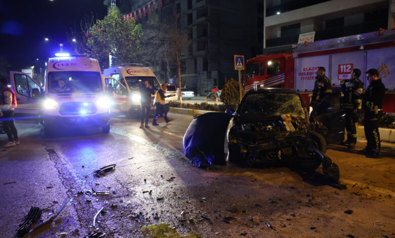 Elazığ'da 5 kişinin yaralandığı feci kaza kamerada 