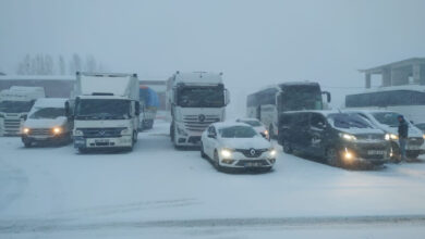 Erzurum'da kar: Erzincan ve Bayburt yolları trafiğe kapatıldı