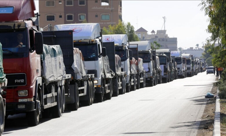 Filistin Kızılayı, insani yardım malzemesi taşıyan 80 TIR'ın Gazze Şeridi'ne giriş yaptığını duyurdu