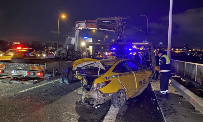 15 Temmuz Şehitler Köprüsü'nde çift yönlü zincirleme kaza: 10 araç birbirine girdi