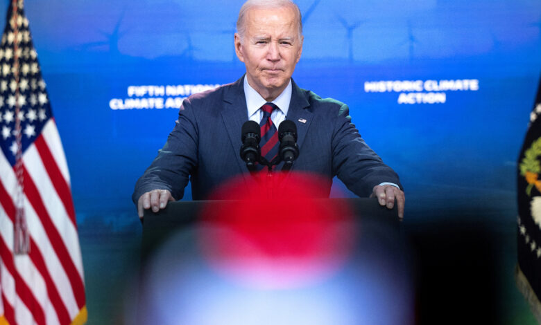 ABD'de "dikenli tel" krizi: Biden, Kongre'nin yetki verirse Meksika sınırını kapatacağını bildirdi