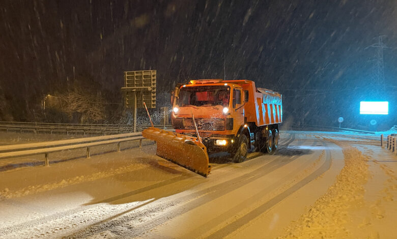 Bolu'da sağanak yerini kar yağışına bıraktı!