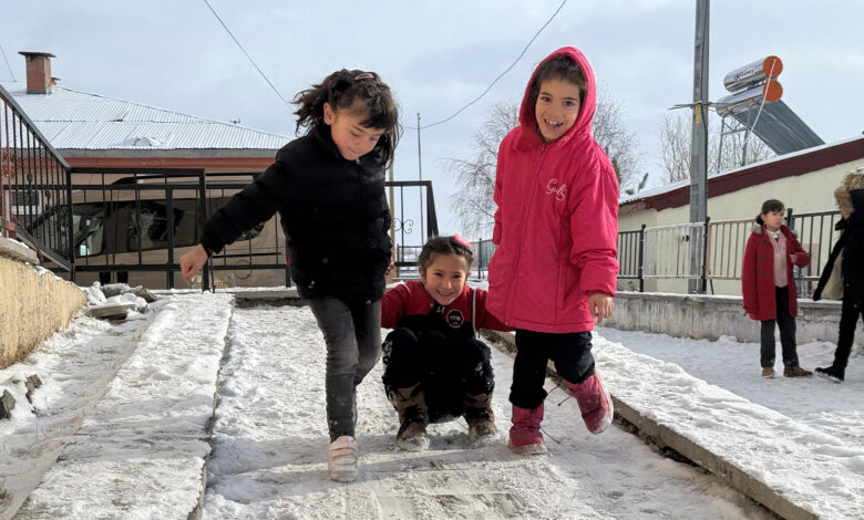 Eğitime kar ve buzlanma engeli! O illerde okullar tatil