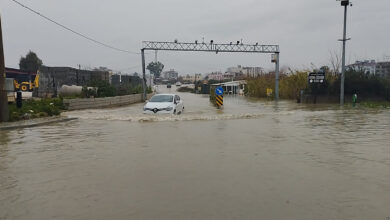 Hatay'da sağanak: Yolları su bastı