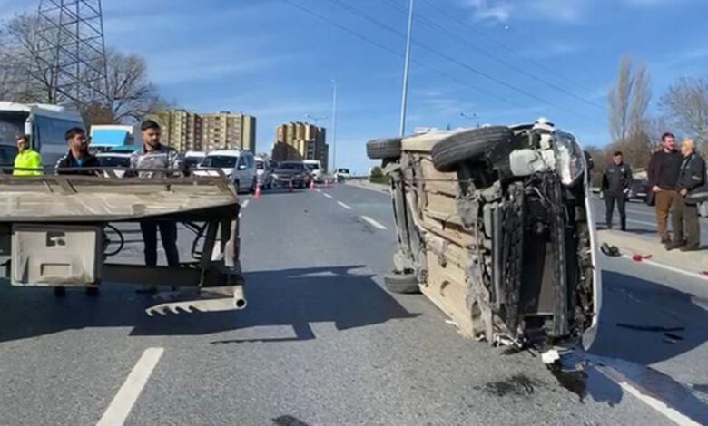 İstanbul Küçükçekmece'de otomobil takla attı