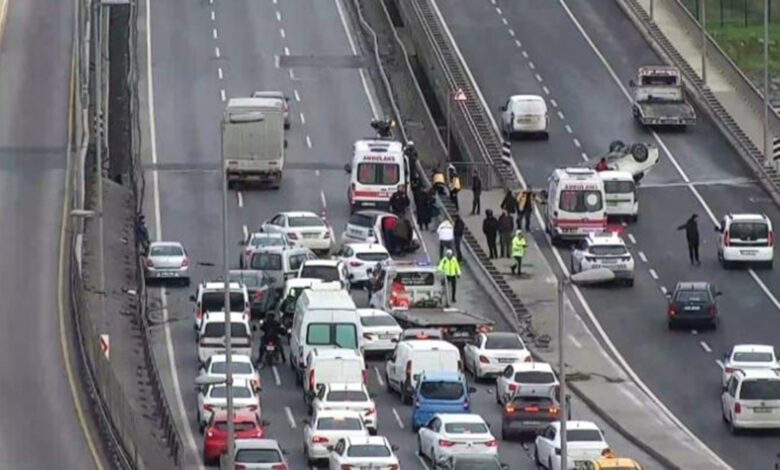 İstanbul'da zincirleme kaza: 5 araç çarpıştı