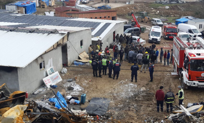 Kocaeli'de eşyalarını kurtarmak için yanan barakaya giren 49 yaşındaki işçi, hayatını kaybetti