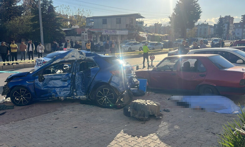 Otomobil, otobüs durağına daldı; evli çift yaşamını yitirdi