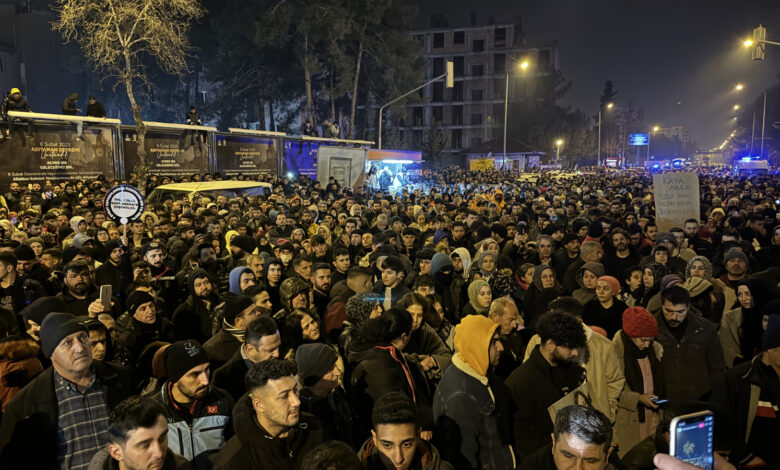 Adıyaman'da depremde yaşamını yitirenler için 'sessiz yürüyüş'