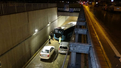 Antalya'da tünelde bir otobüs mahsur kaldı