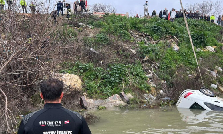 Asi Nehri'ne düşen otomobildeki vatandaşın cansız bedenine 5 saat sonra ulaşıldı