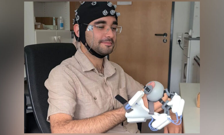Bursa'da üniversiteli gençten büyük başarı: Kısmi felçliler için giyilebilir mobil el dış iskeleti tasarladı