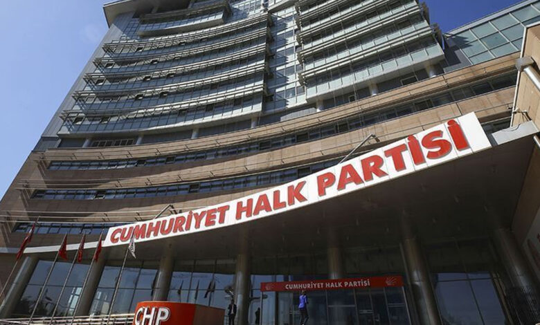 CHP Foça İlçe Başkanı ve Yönetim Kurulu üyeleri istifa etti