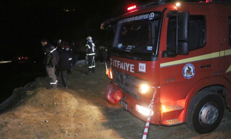 Denizli'de şarampole uçan araçtaki anne ile oğlunu ölüm ayırdı