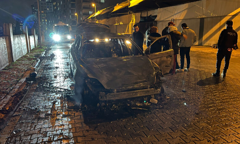 Esenyurt'ta otomobil alev topuna döndü! O anlar kamerada 