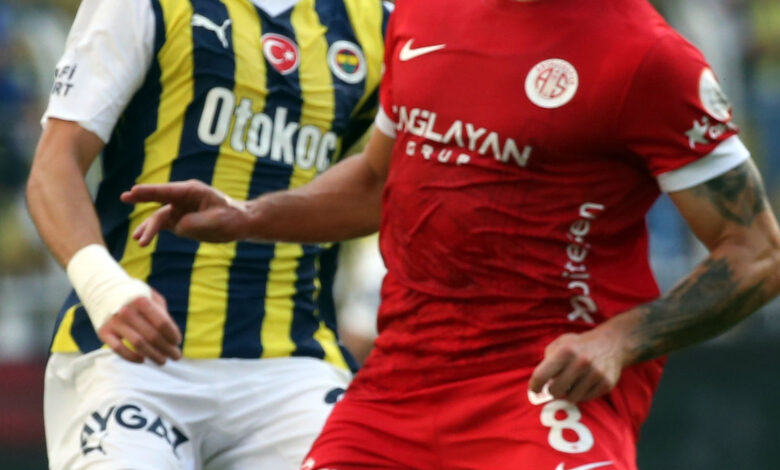 Fenerbahçe, Antalyaspor'a konuk oluyor