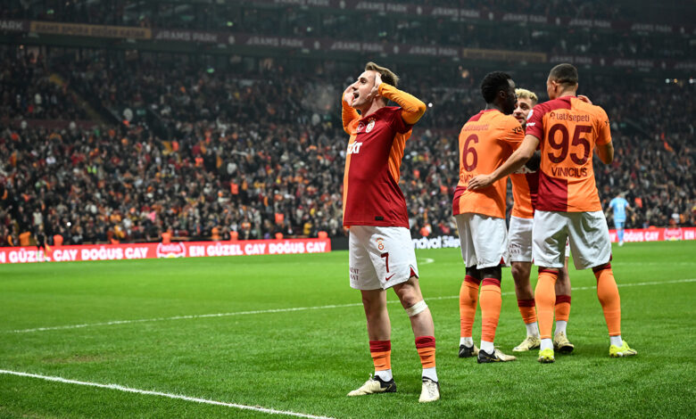 Galatasaray, Antalyaspor'u devirerek zirveyi geri aldı