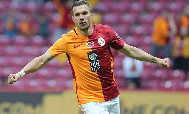 Galatasaray'ın eski yıldızı Lukas Podolski futbolu bıraktı, dönerci oldu! Döner zinciriyle servetine servet kattı