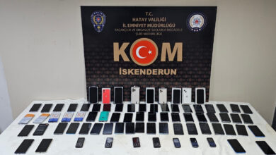 Hatay'da çok sayıda kaçak telefon ele geçirildi 