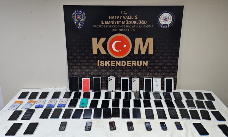 Hatay'da çok sayıda kaçak telefon ele geçirildi 