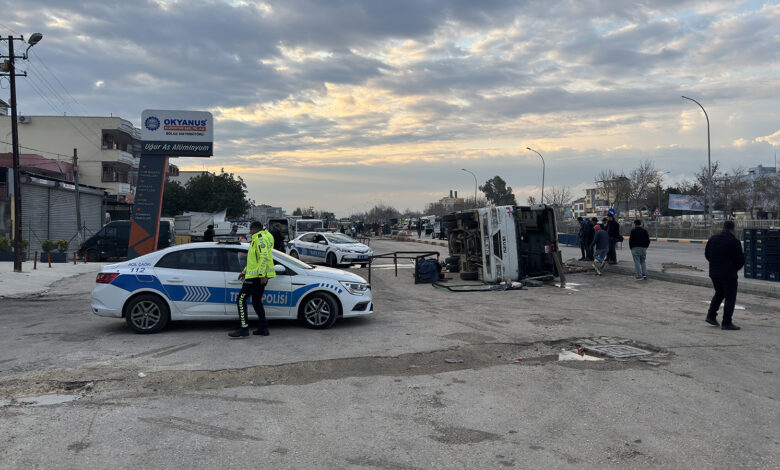 İşçileri taşıyan midibüs devrildi: Çok sayıda yaralı var