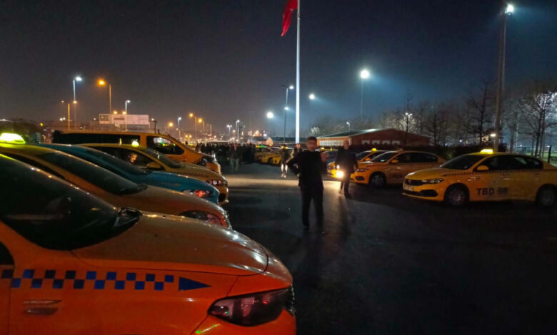 İstanbul'da taksiciler İzmir'de öldürülen meslektaşları için toplandı 