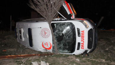 Karaman'da ambulans devrildi! İkisi ağır 5 yaralı 