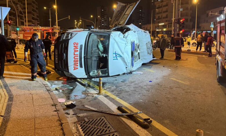 Mersin'de ambulans ile otomobil çarpıştı