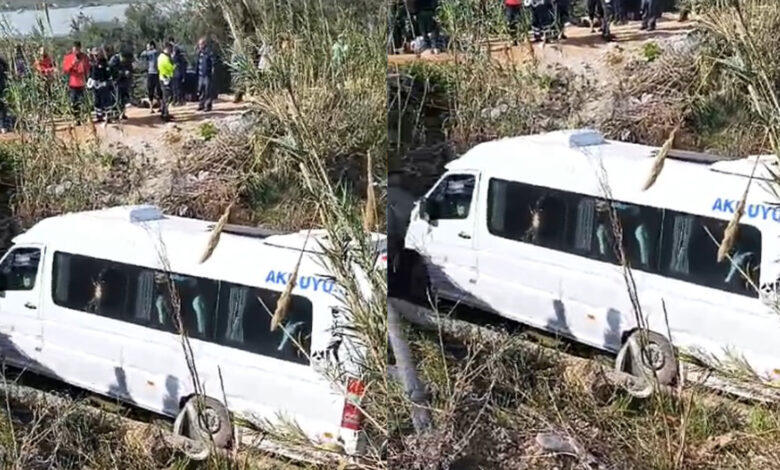 Mersin'de feci kaza! Otomobille çarpışan yolcu minibüsü dereye yuvarlandı: 1 ölü, 13 yaralı