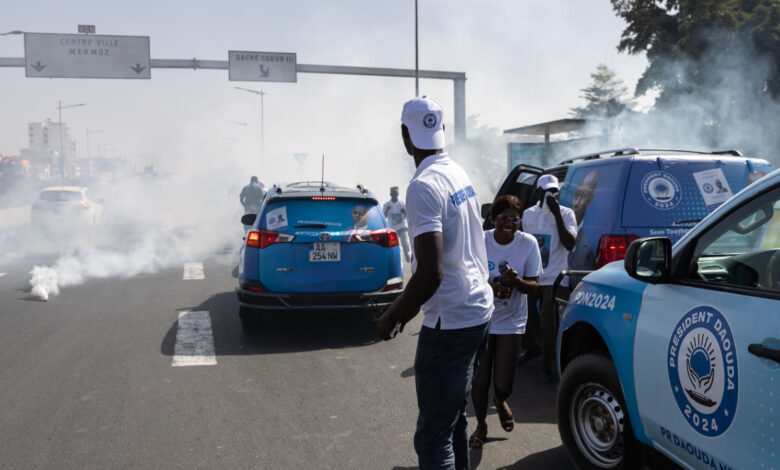 Senegal'de seçimler ertelendi: Sokaklarda protestolar düzenlendi