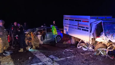 Bingöl'de otomobil ile kamyonetin çarpıştığı kazada 2 kişi öldü, 5 kişi yaralandı