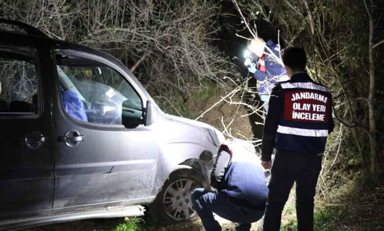 Denizli'de şarampole devrilen araç sürücüsü öldü